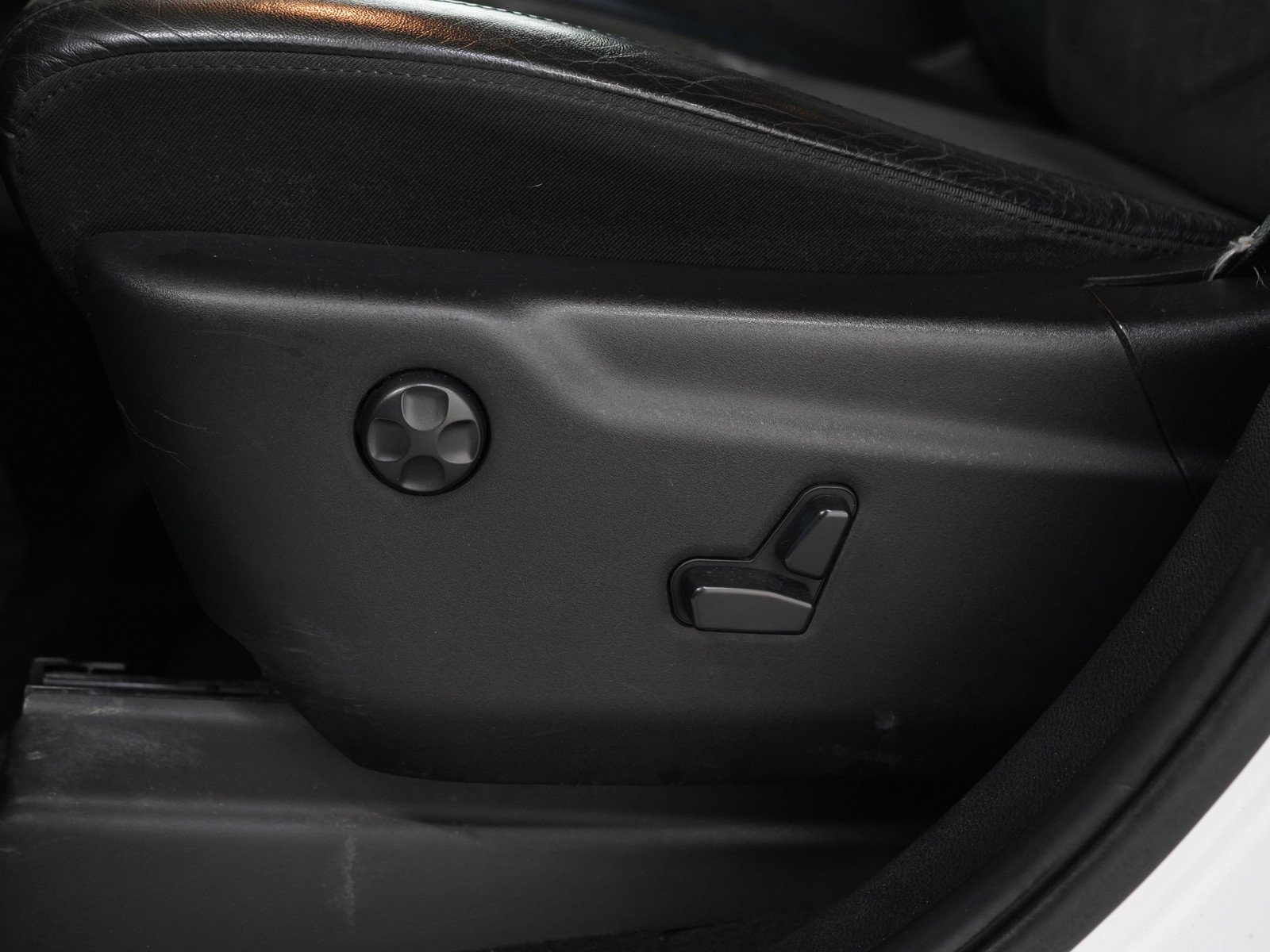 Used 2020 Bright White Clearcoat Jeep Altitude image 27
