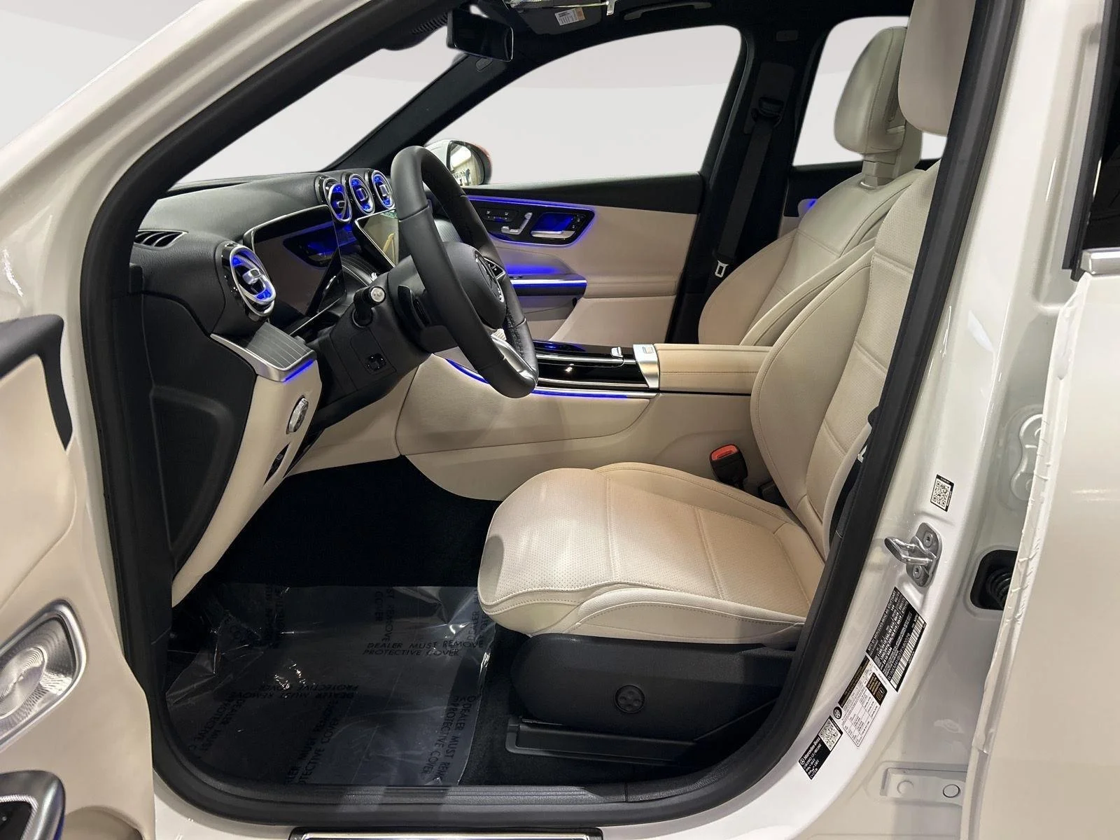 New 2026 Polar White Mercedes-Benz GLC 300 image 12