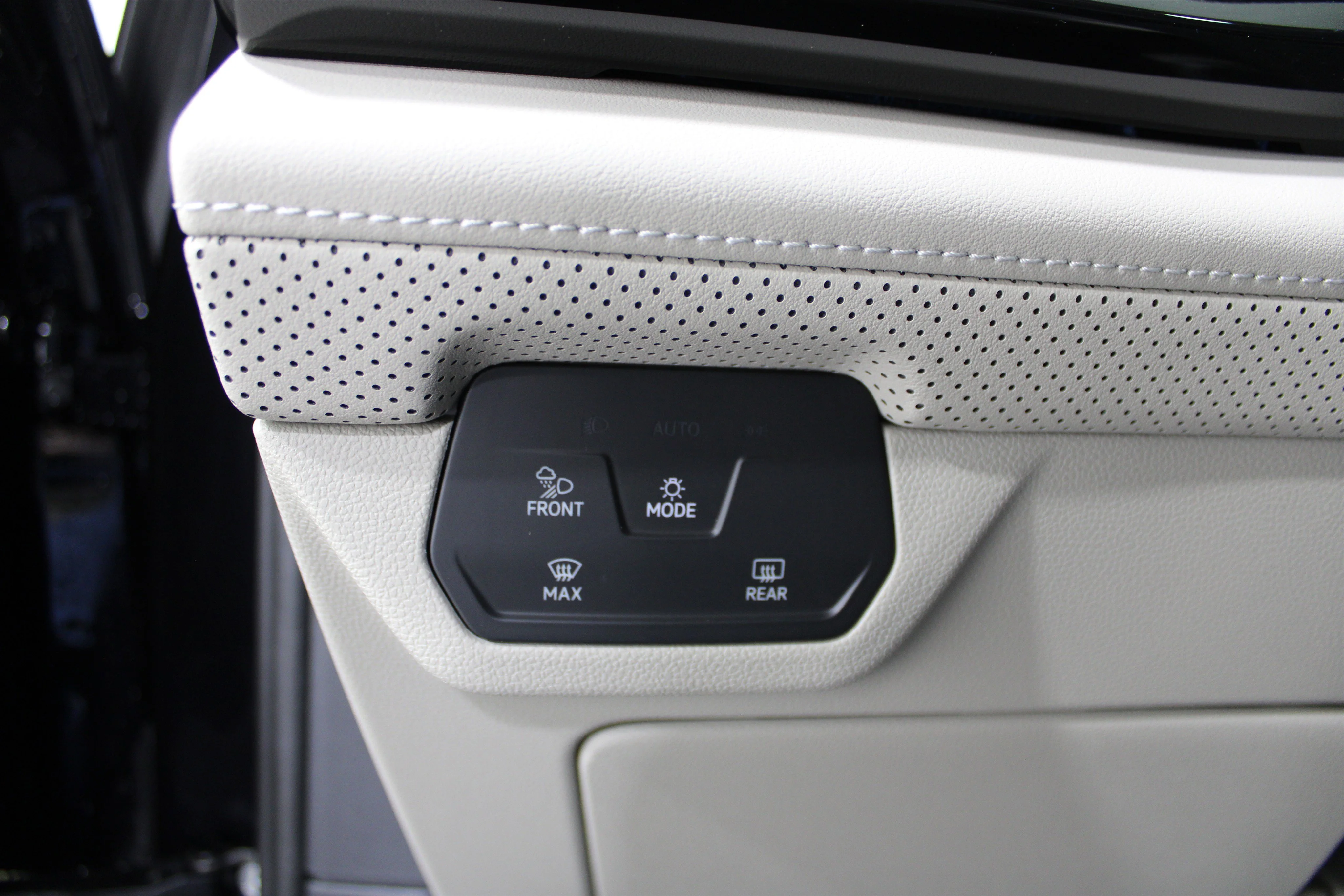 2026 Volkswagen Atlas SE - Photo 8
