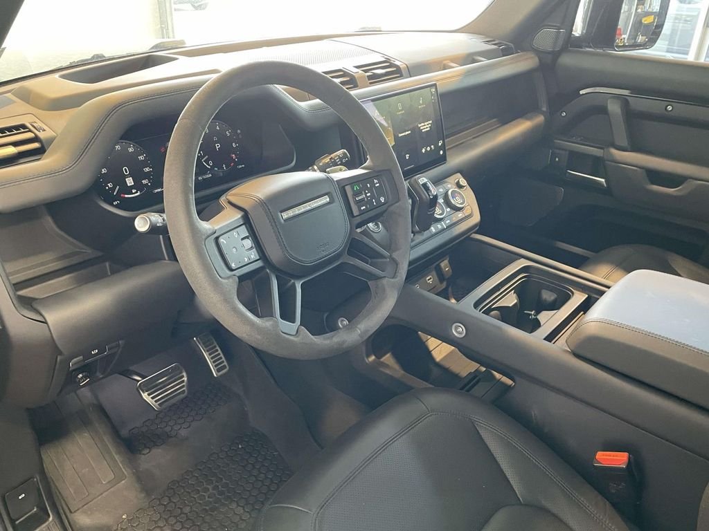 Used 2023 Santorini Black Metallic Land Rover V8 image 13
