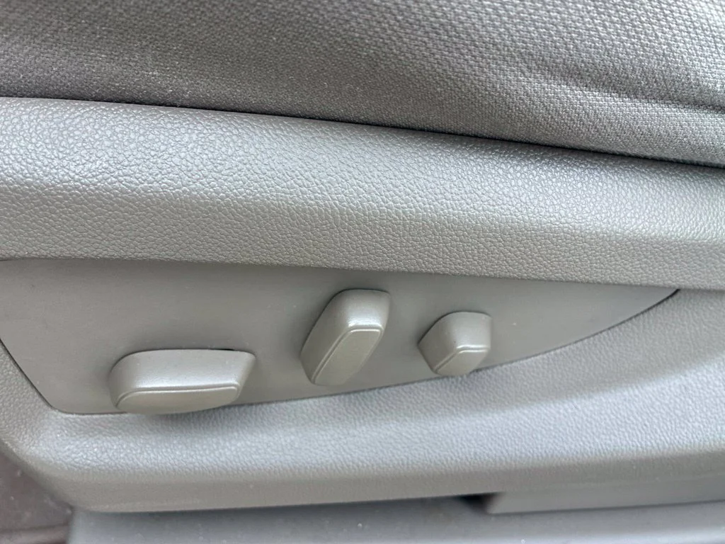 Used 2018 SUMMIT WHITE Chevrolet LS image 6