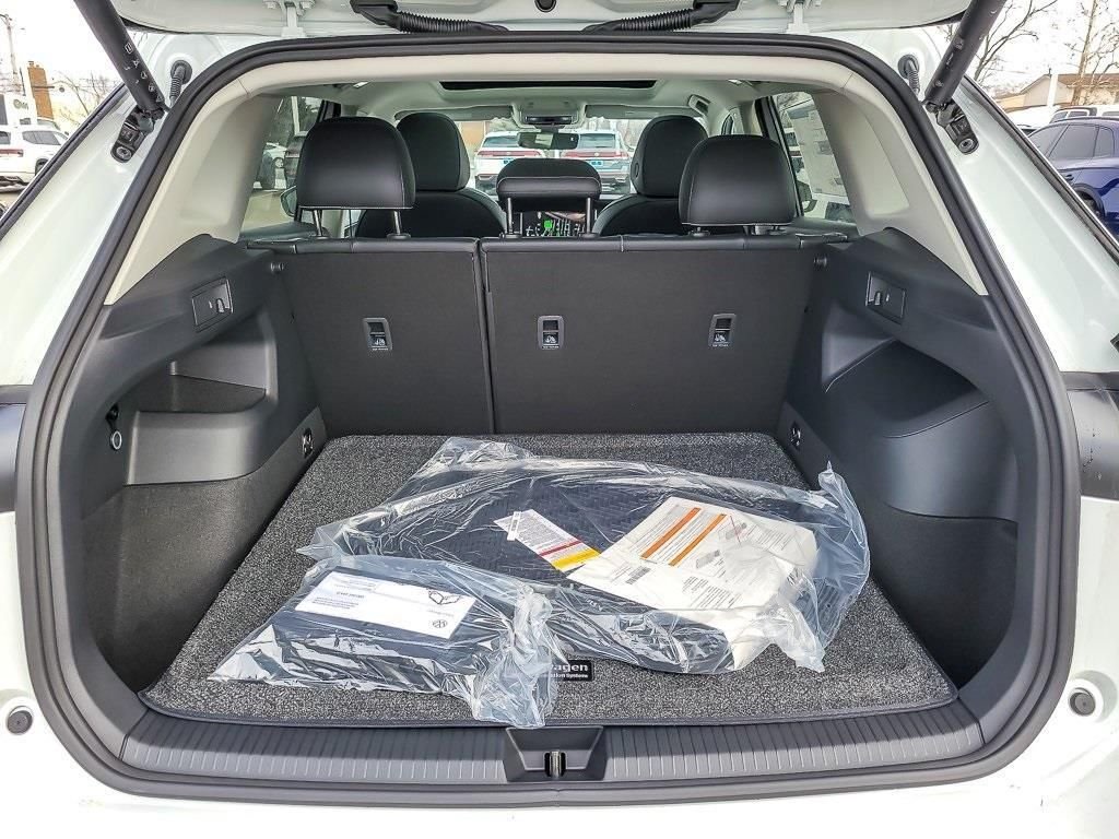 New 2026 Pure White Volkswagen 2.0T SE image 15