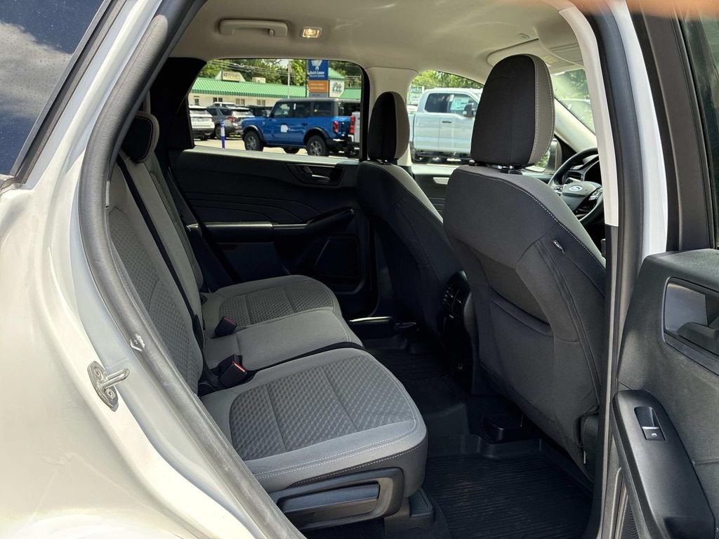 Used 2022 White Ford SE image 10