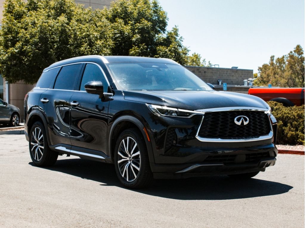 Used 2024 Mineral Black INFINITI SENSORY image 3