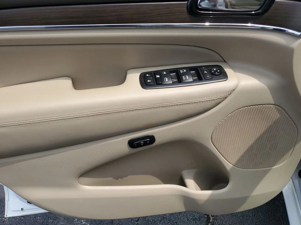 Used 2020 White Jeep Overland image 20