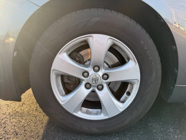 Used 2015 Gray Toyota LE image 12