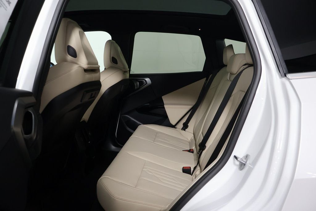 New 2026 Mineral White Metallic BMW 30 xDrive image 6