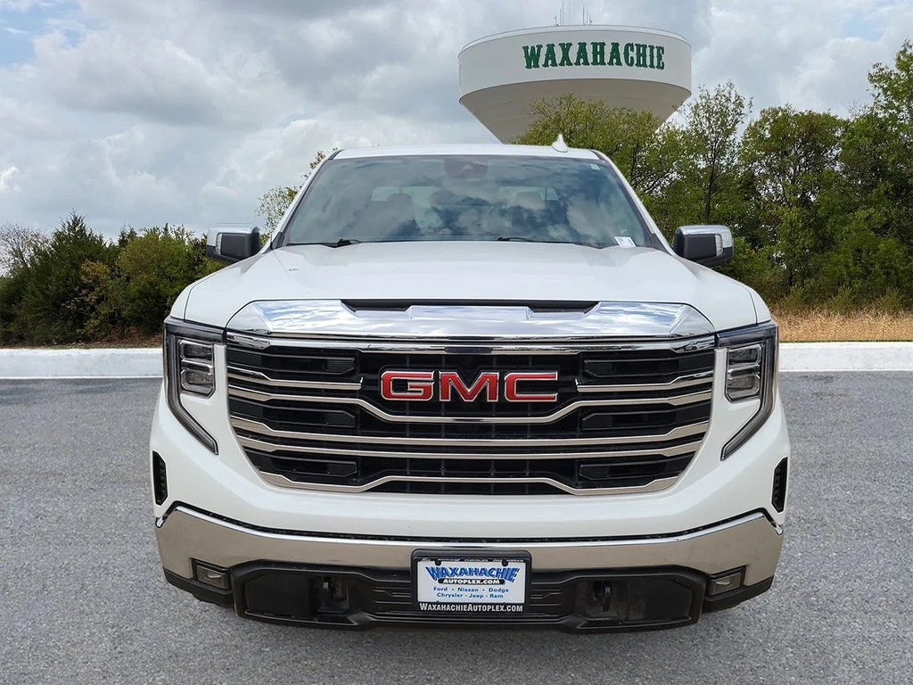 Used 2025 White GMC SLT image 2