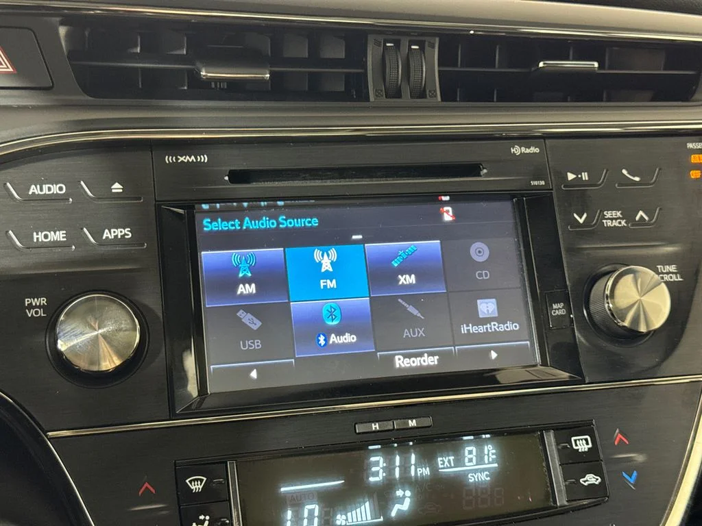 Used 2018 Gray Toyota XLE Premium image 20