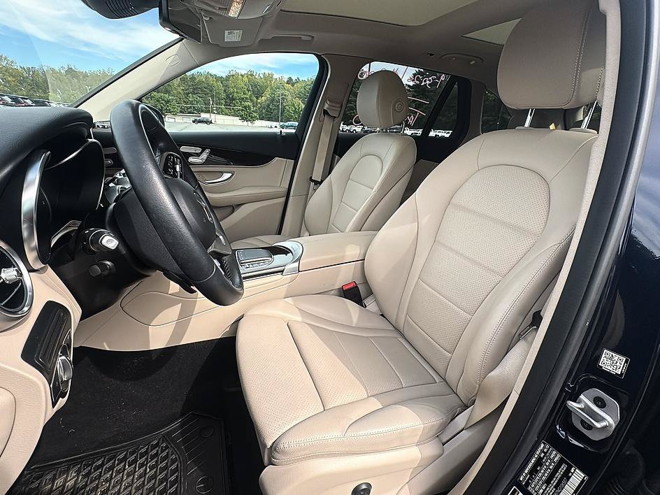 Used 2022 Lunar Blue Metallic Mercedes-Benz GLC 300 image 14