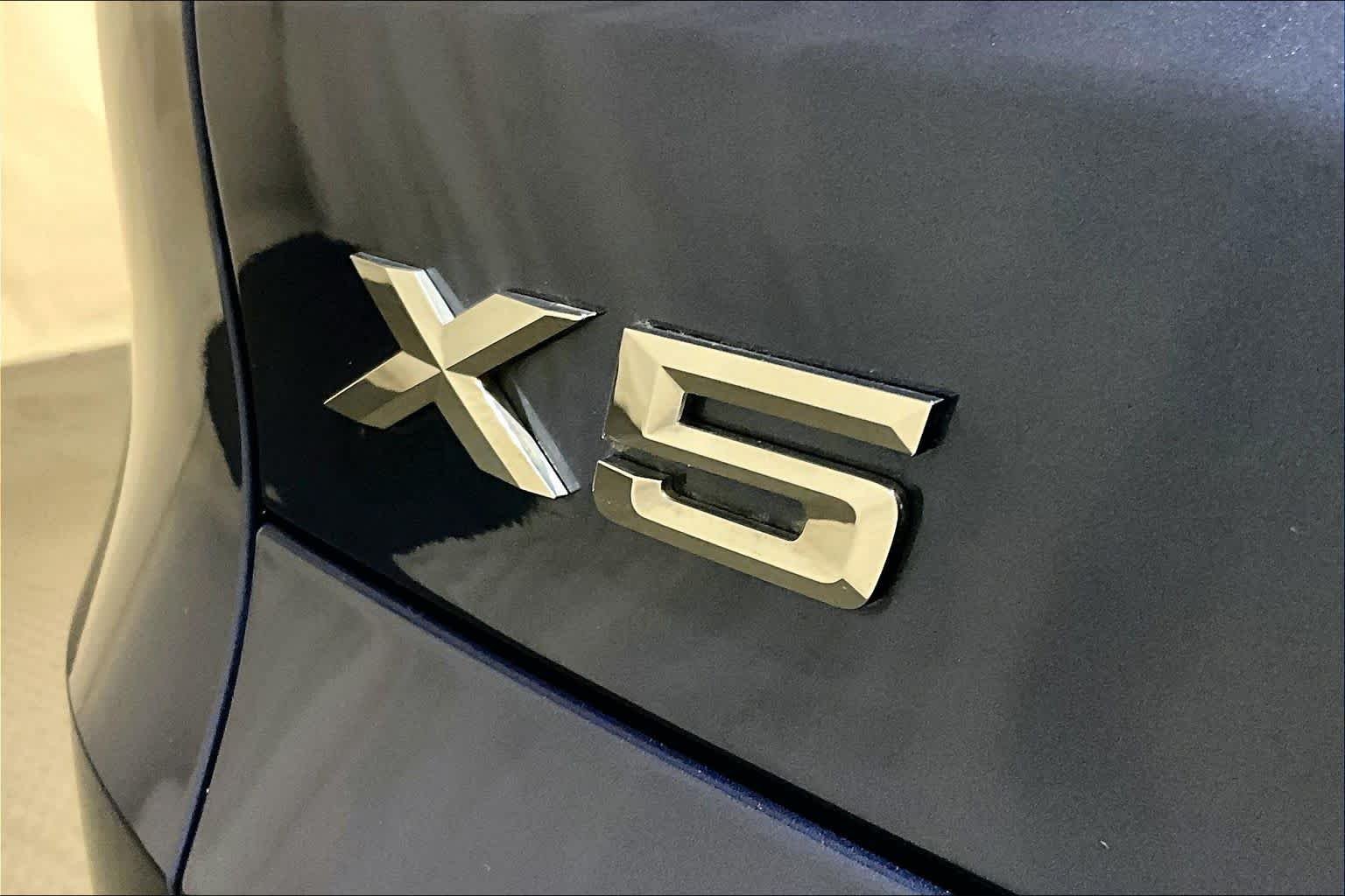 Certified Used 2023 Phytonic Blue Metallic BMW xDrive40i image 9
