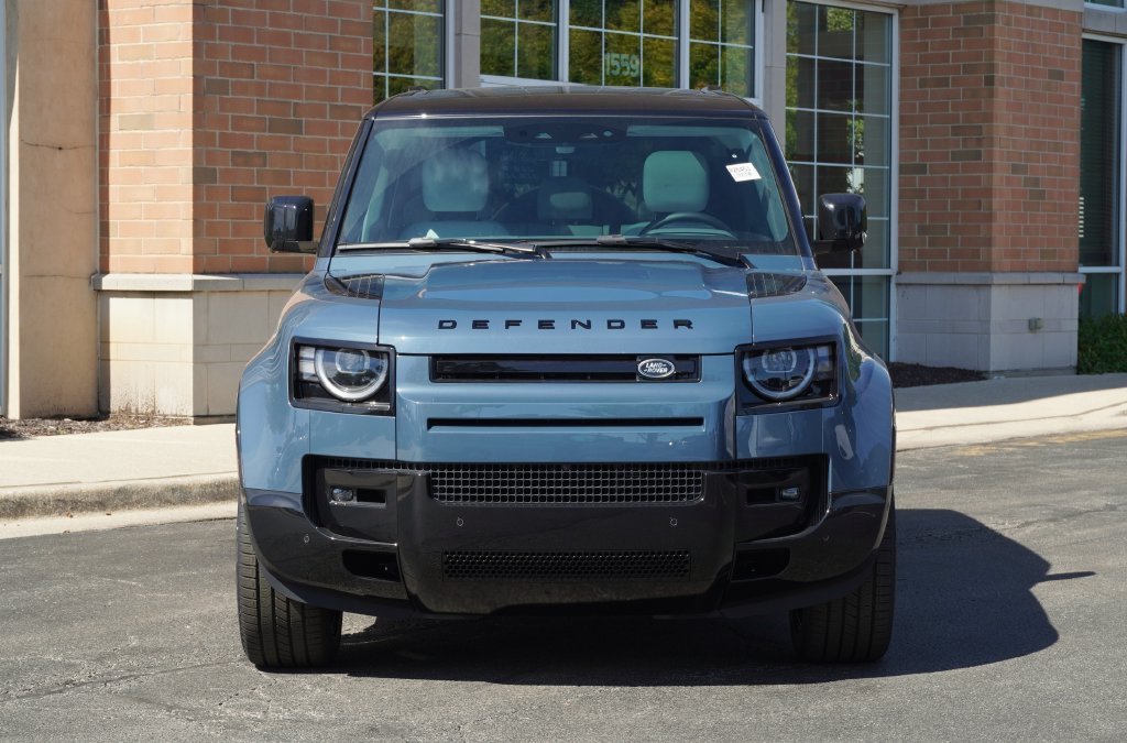 New 2026 Tasman Blue Land Rover X-Dynamic SE image 4