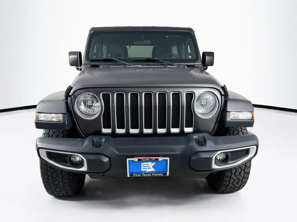 Used 2018 Granite Crystal Metallic Clearcoat Jeep Unlimited Sahara image 2