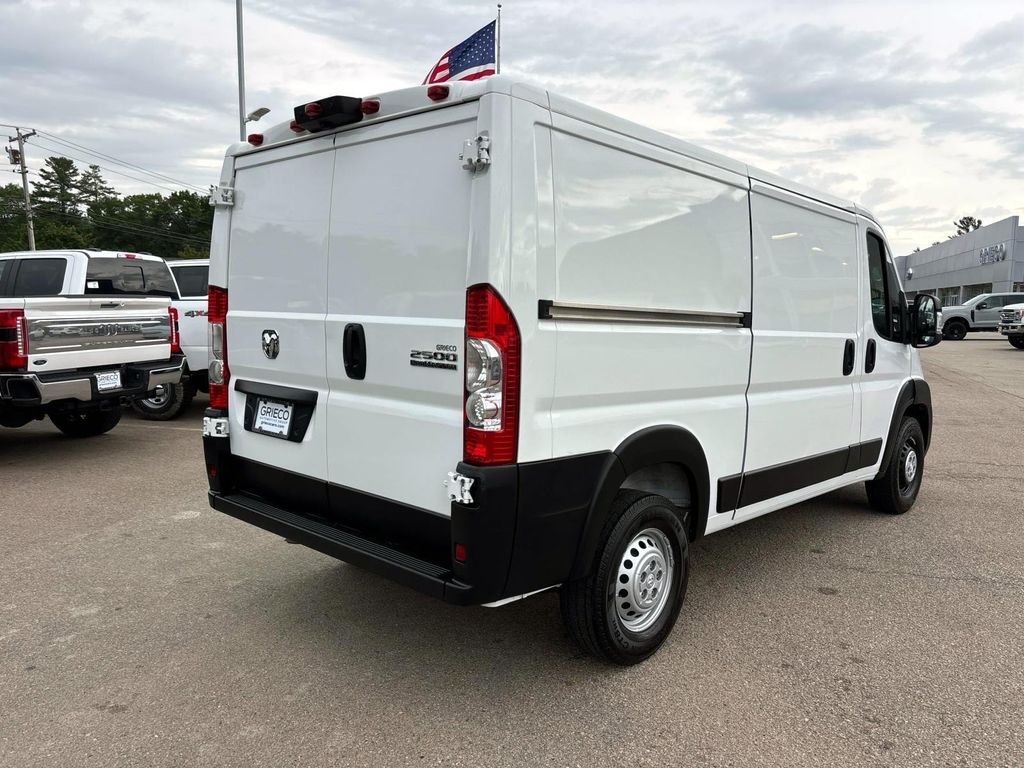 Used 2025 White Ram  image 3