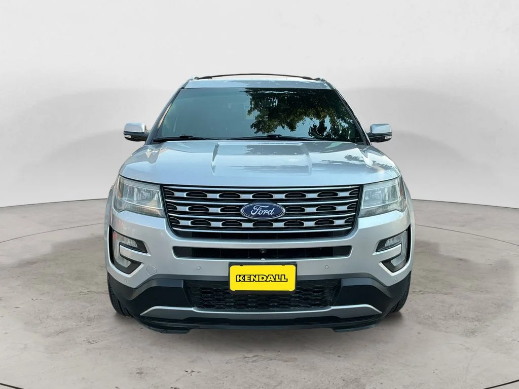 Used 2016 Silver Ford Limited image 2