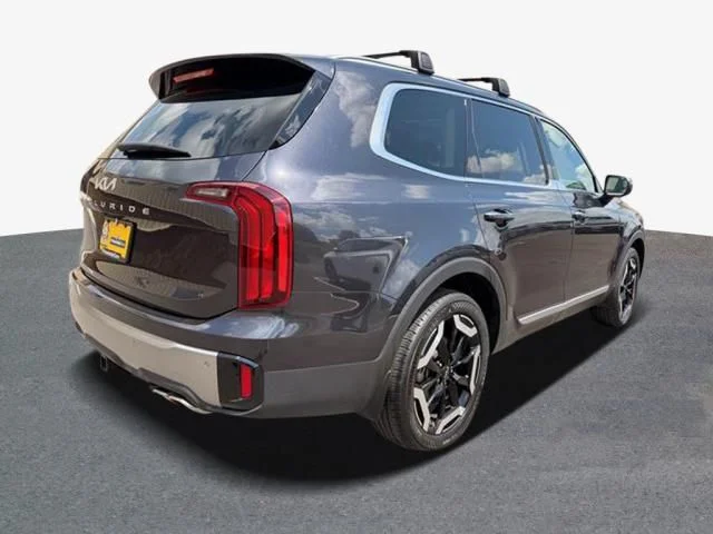 Used 2025 Gray Kia S image 3
