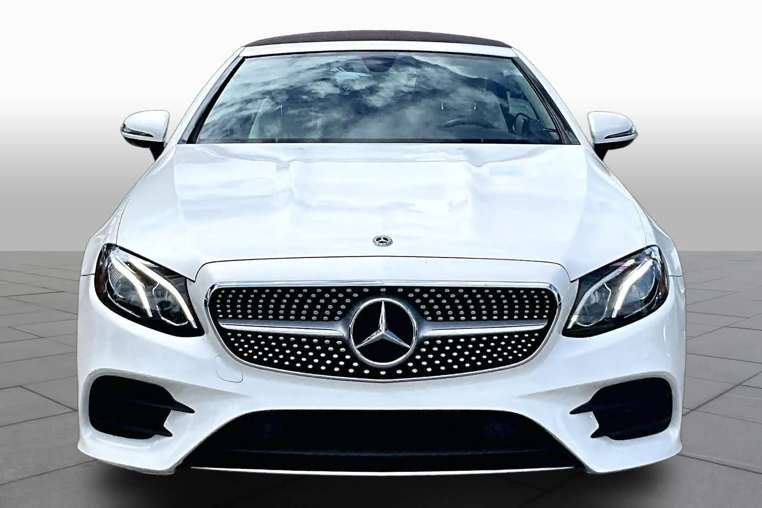 Used 2018 designo Diamond White Mercedes-Benz E 400 image 4