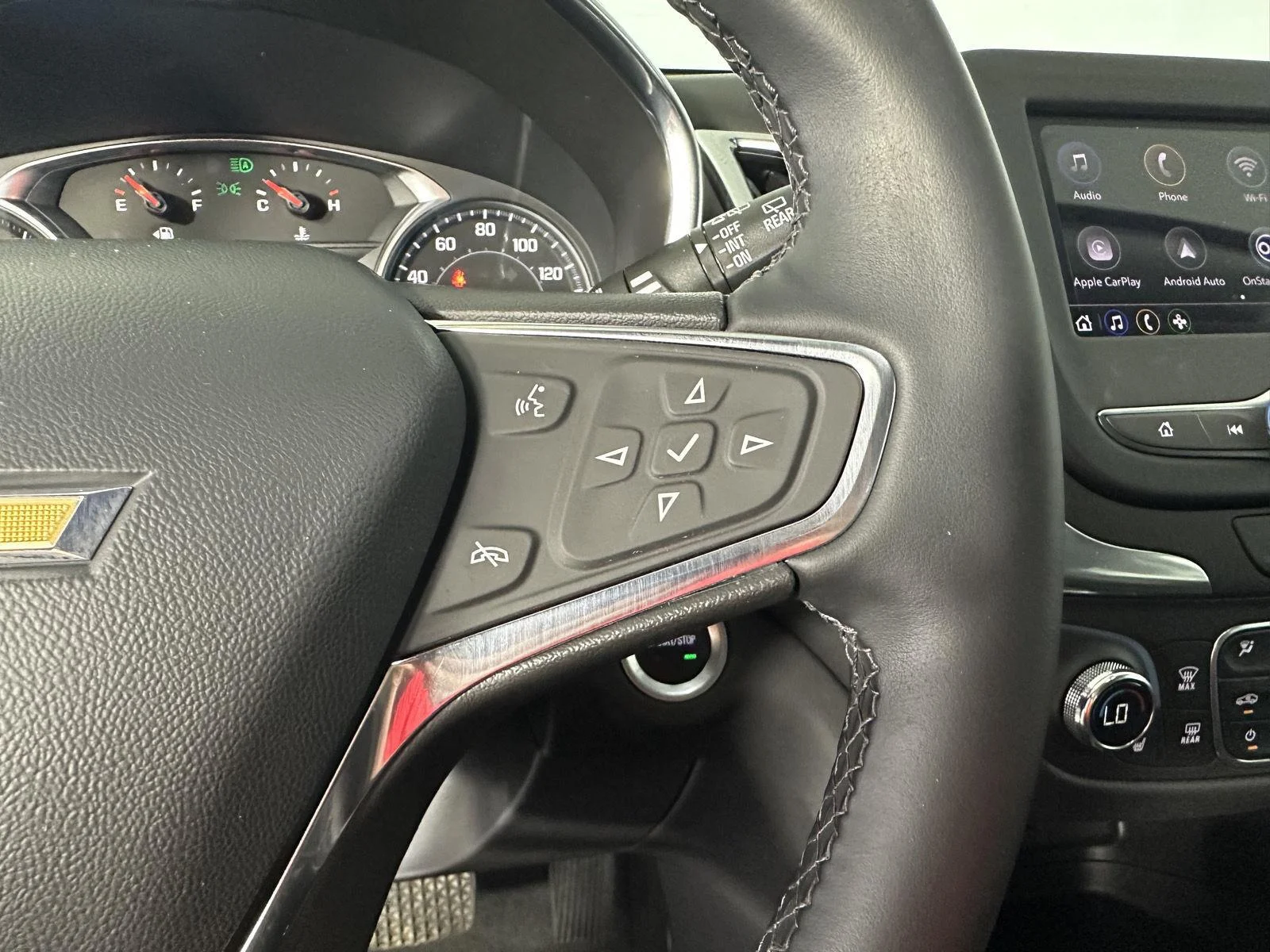 Used 2024 Summit White Chevrolet LT image 21