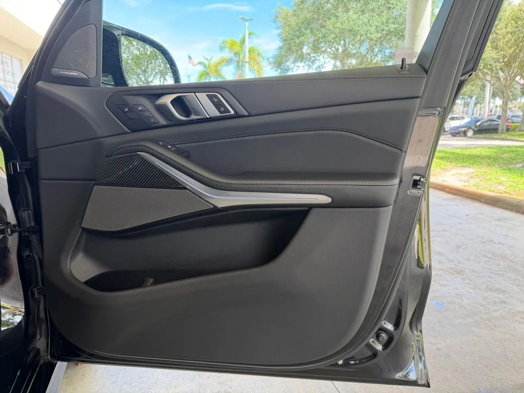 Used 2026 Black BMW M60i image 28