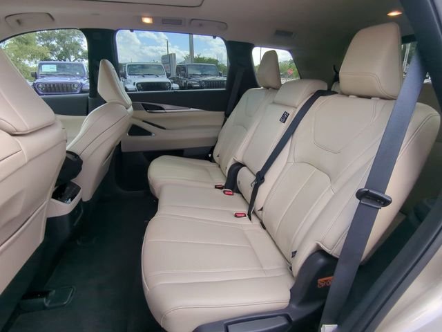 Used 2025 Silver INFINITI LUXE image 16