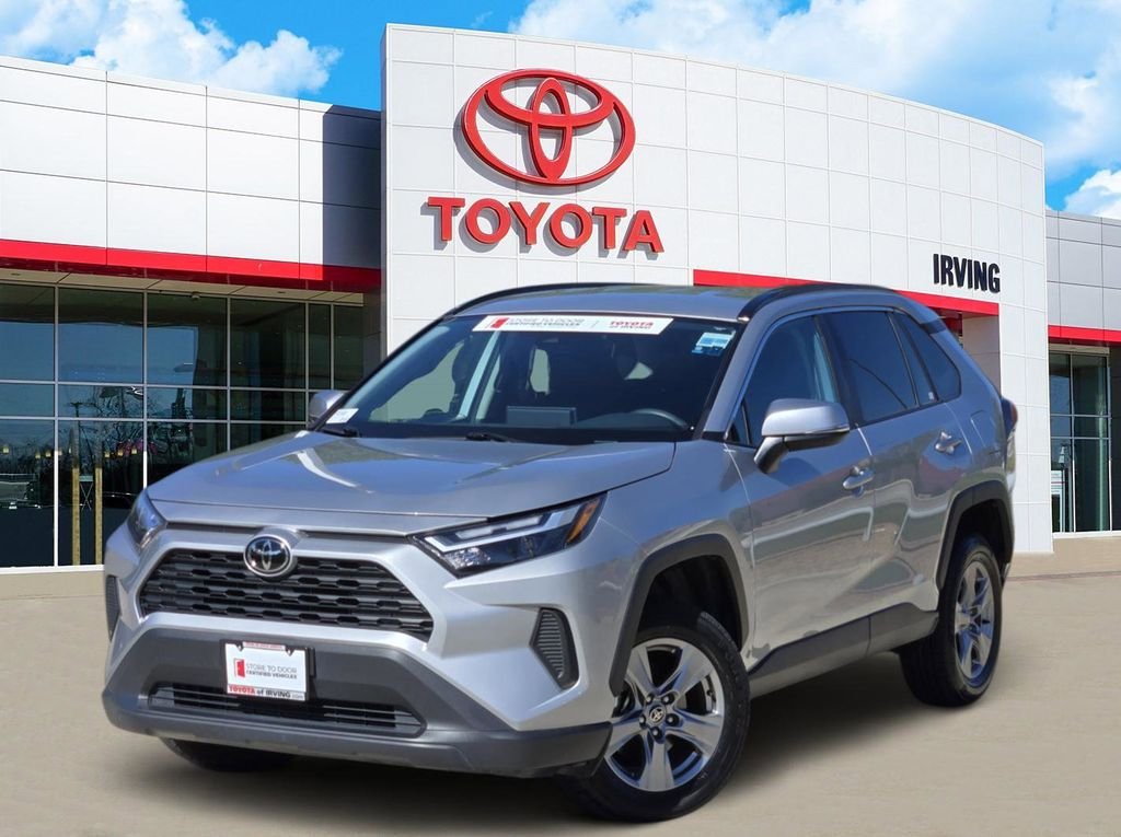 2024 Toyota RAV4 XLE FWD's photo