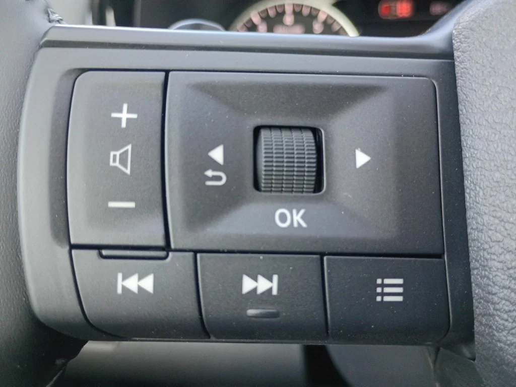 2026 Nissan Pathfinder SV - Photo 11