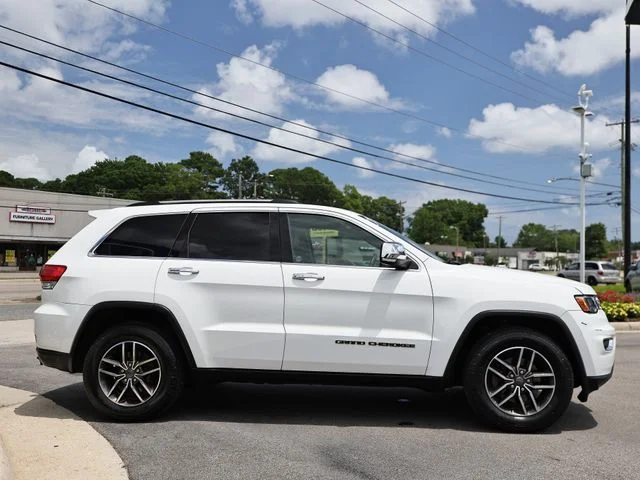 Used 2019 Bright White Clearcoat Jeep Limited image 9