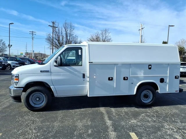 New 2026 Oxford White Ford Base image 40