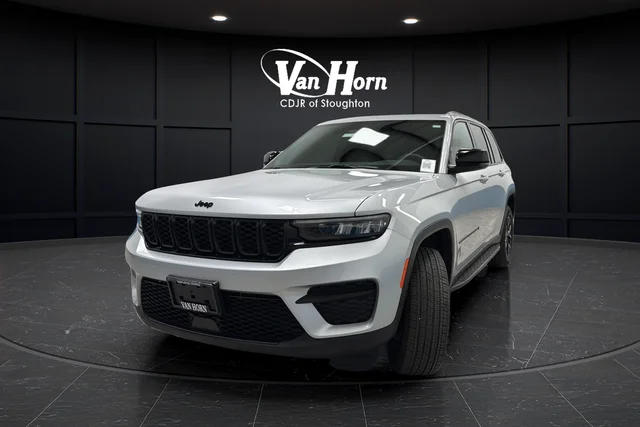 Used 2024 Silver Jeep Altitude X image 3