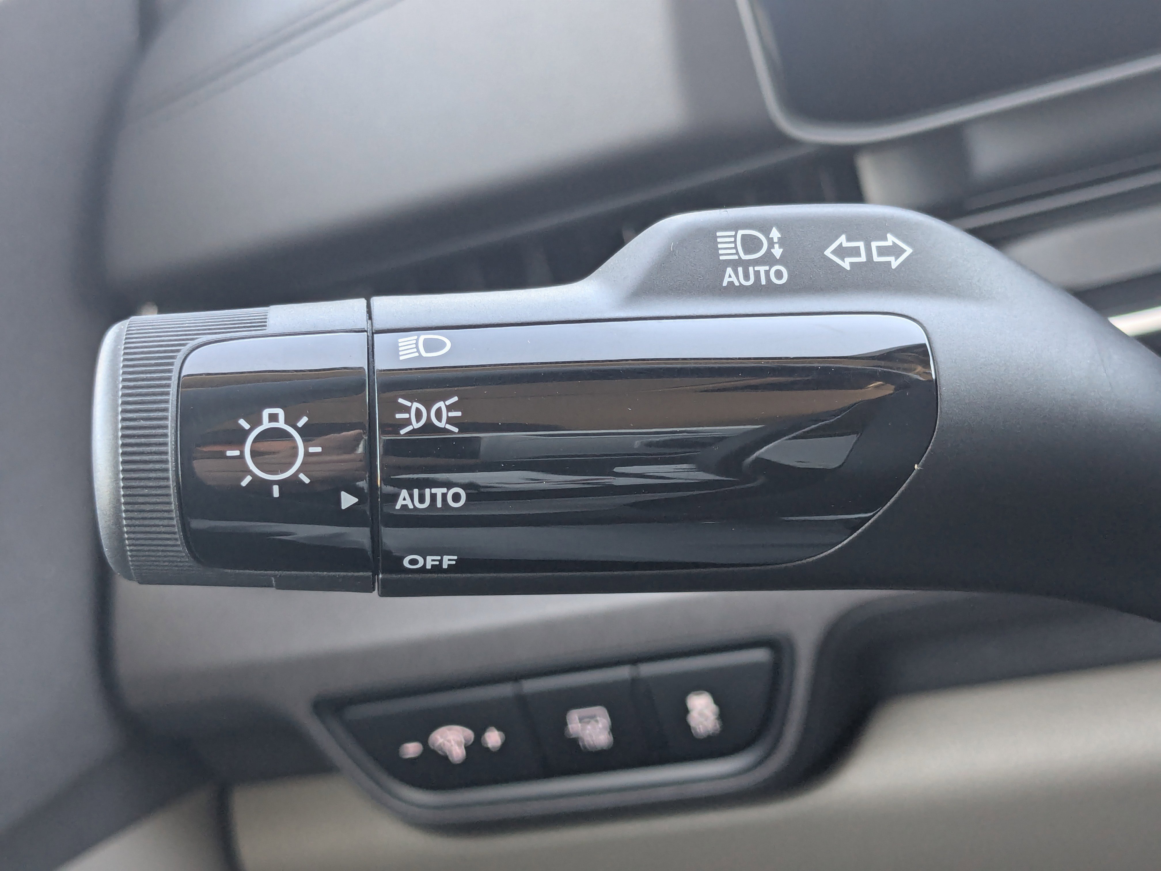 New 2026 Ivory Silver Kia EX image 38