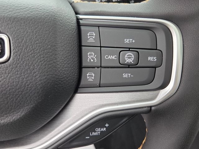 New 2026 Silver-Zynith Exterior Paint Jeep  image 23