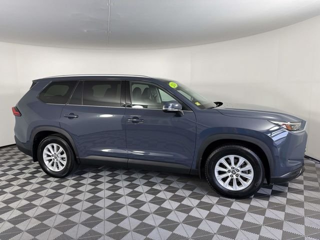 Used 2024 White Toyota XLE image 3
