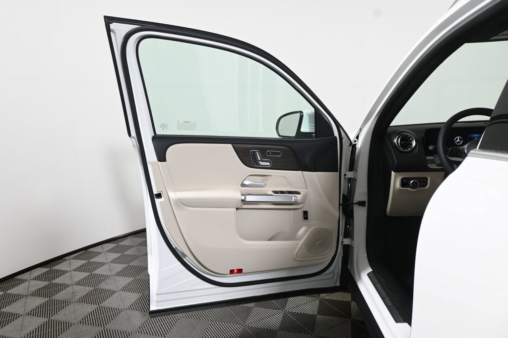 New 2026 Polar White Mercedes-Benz GLB 250 image 65
