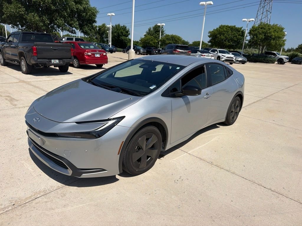 2025 Toyota Prius's photo