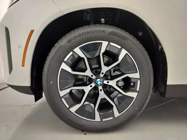 New 2026 Mineral White Metallic BMW 30 xDrive image 4