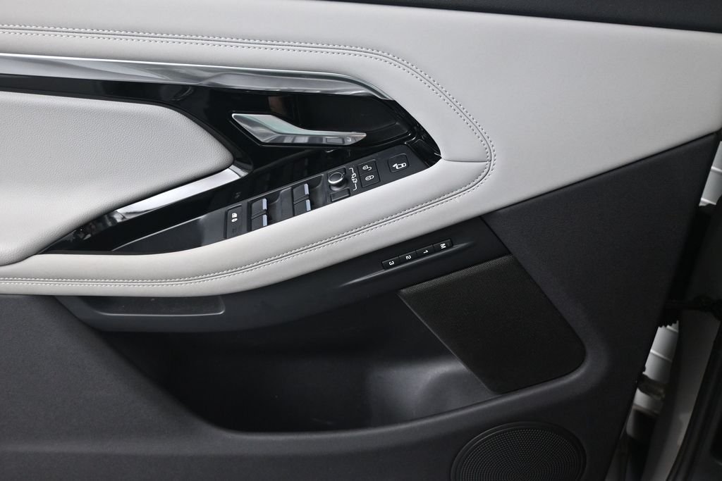 Used 2020  Land Rover First Edition image 13
