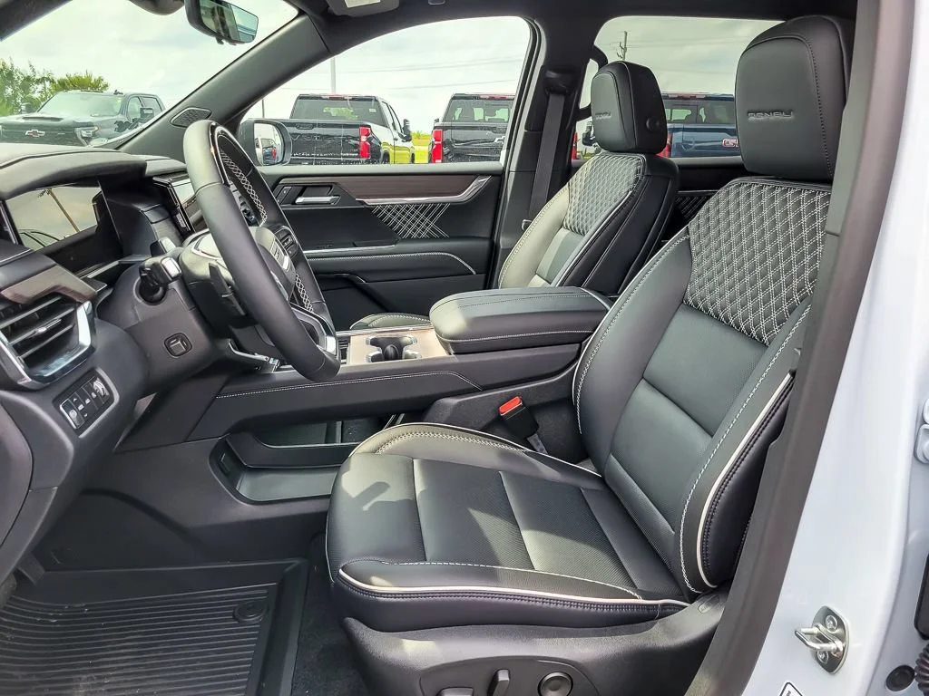2026 GMC Acadia Denali - Photo 8