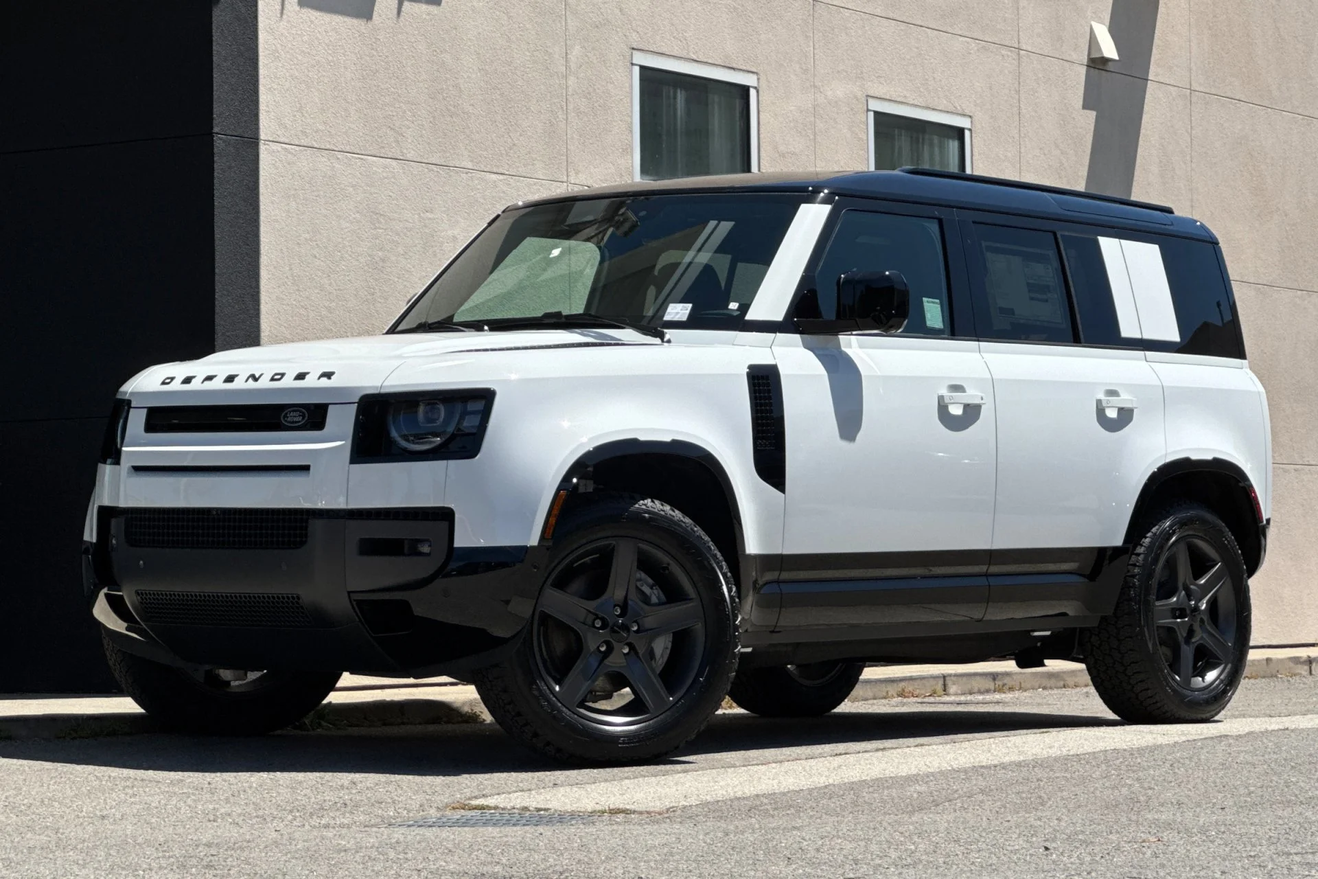 2026 Land Rover Defender 110 X-Dynamic SE P400's photo