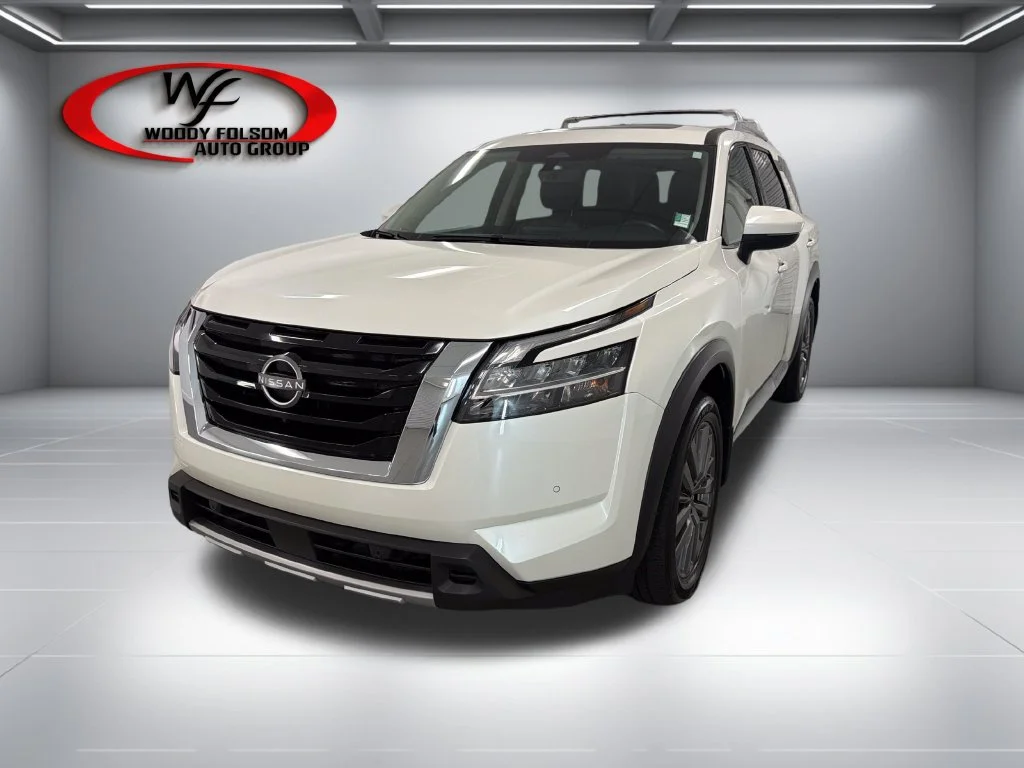 Used 2024 White Nissan SL image 3