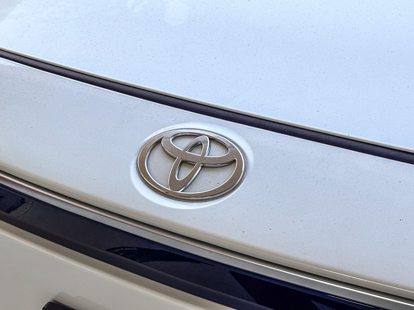 Used 2024 Pearl Toyota XLE image 9