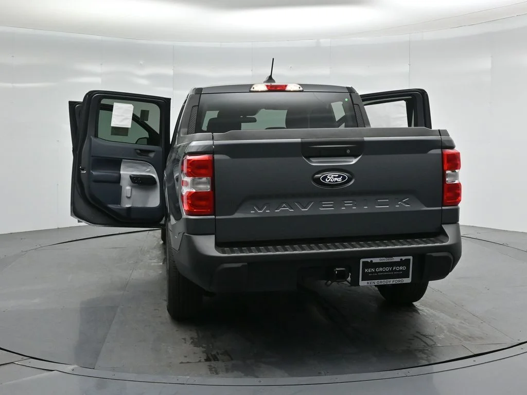 New 2026 Carbonized Gray Metallic Ford XLT image 29