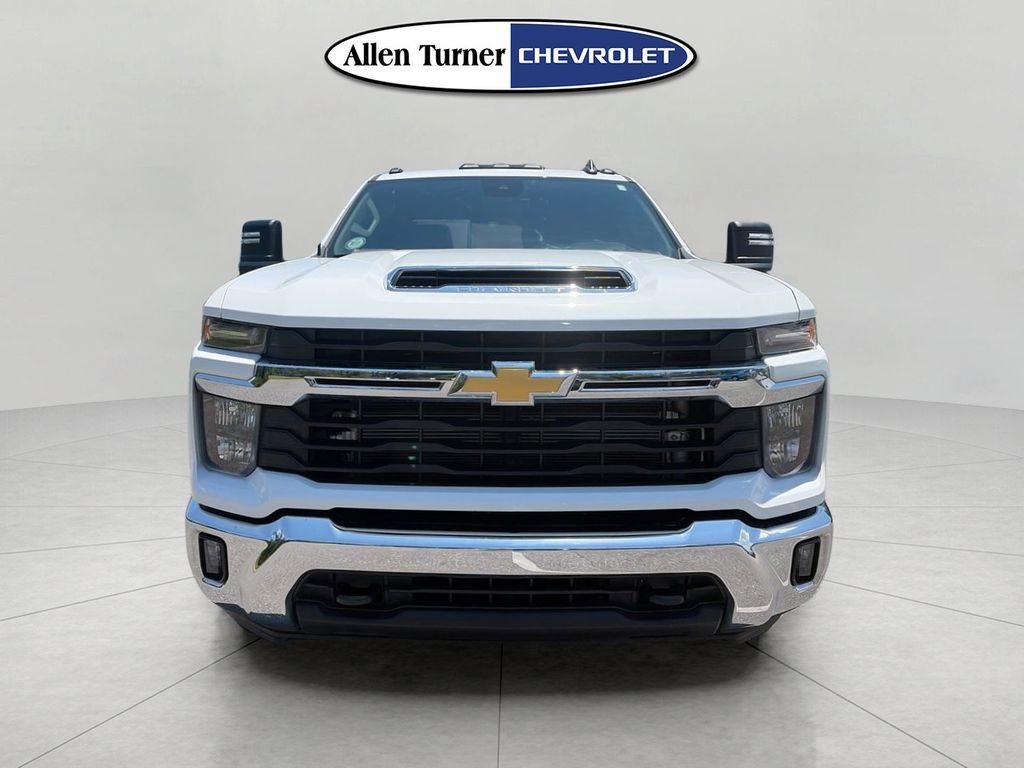 Used 2025 White Chevrolet LT image 2