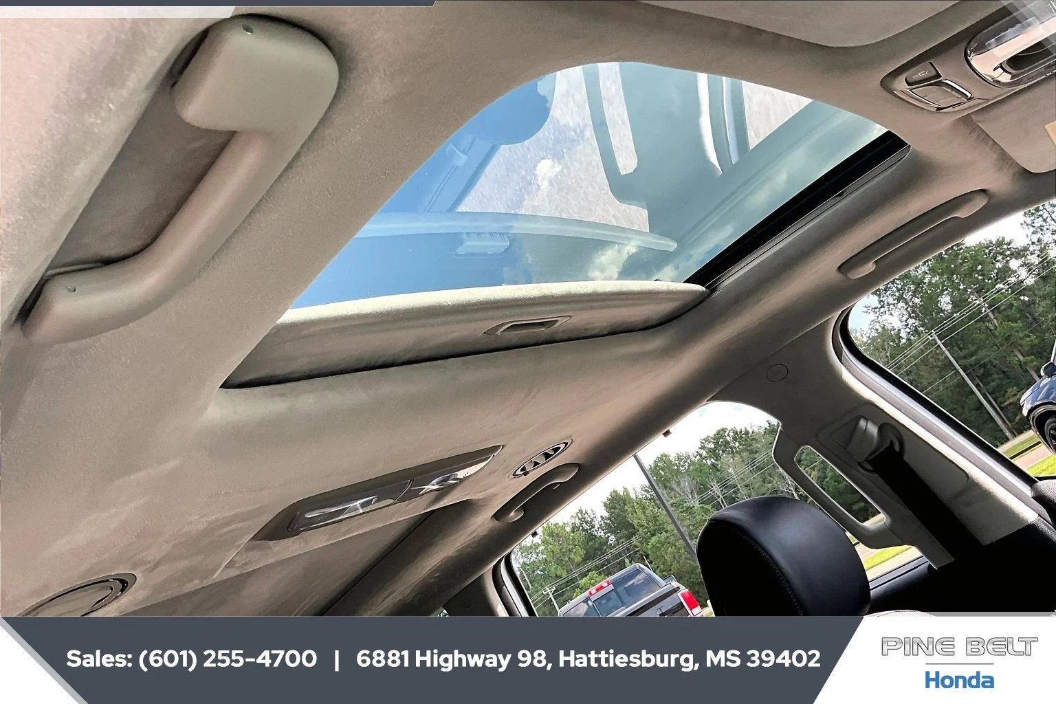 Used 2022 Glacial White Pearl Kia SX image 16