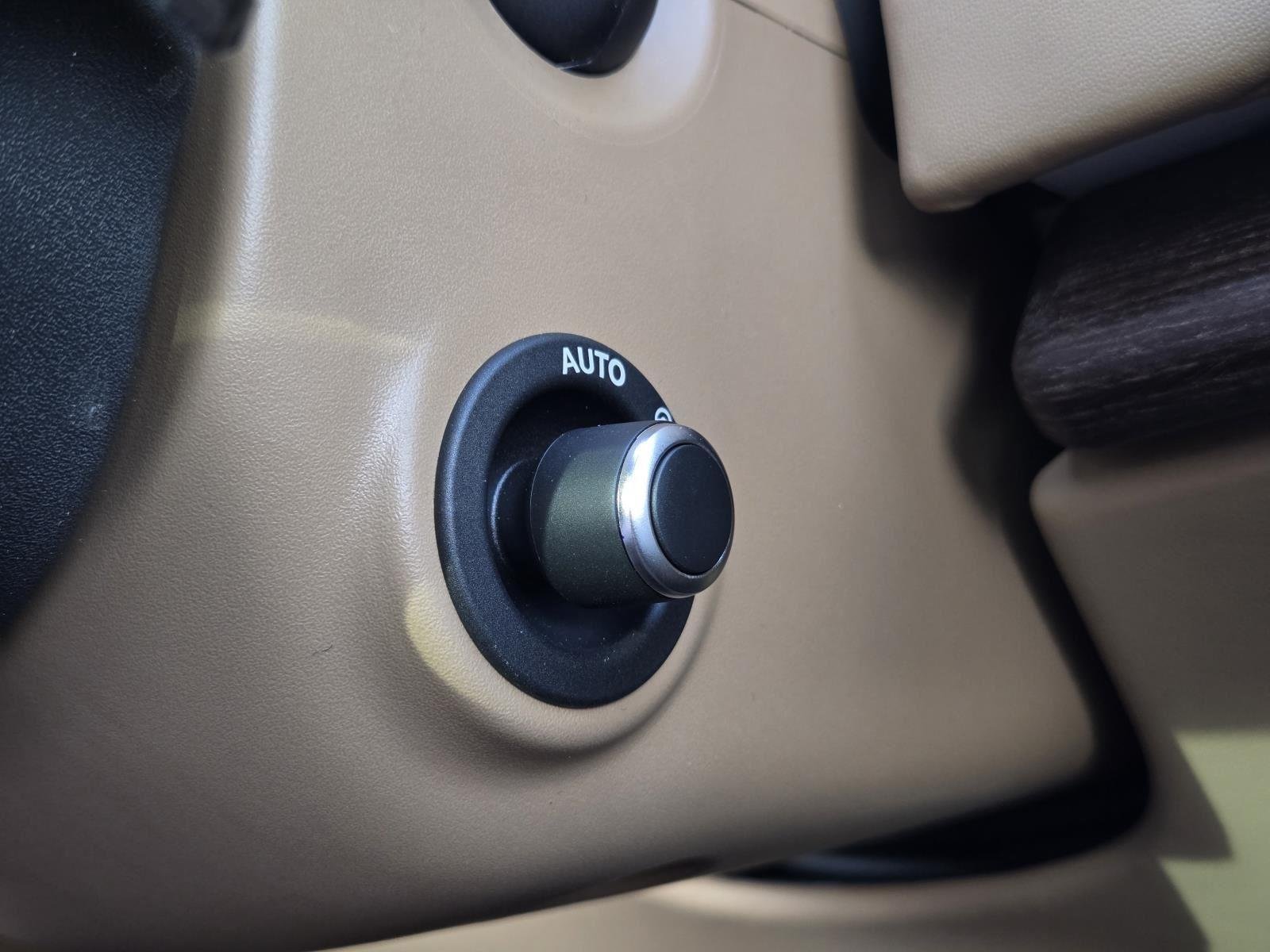 New 2026 Batumi Gold LAND ROVER SE PHEV image 22