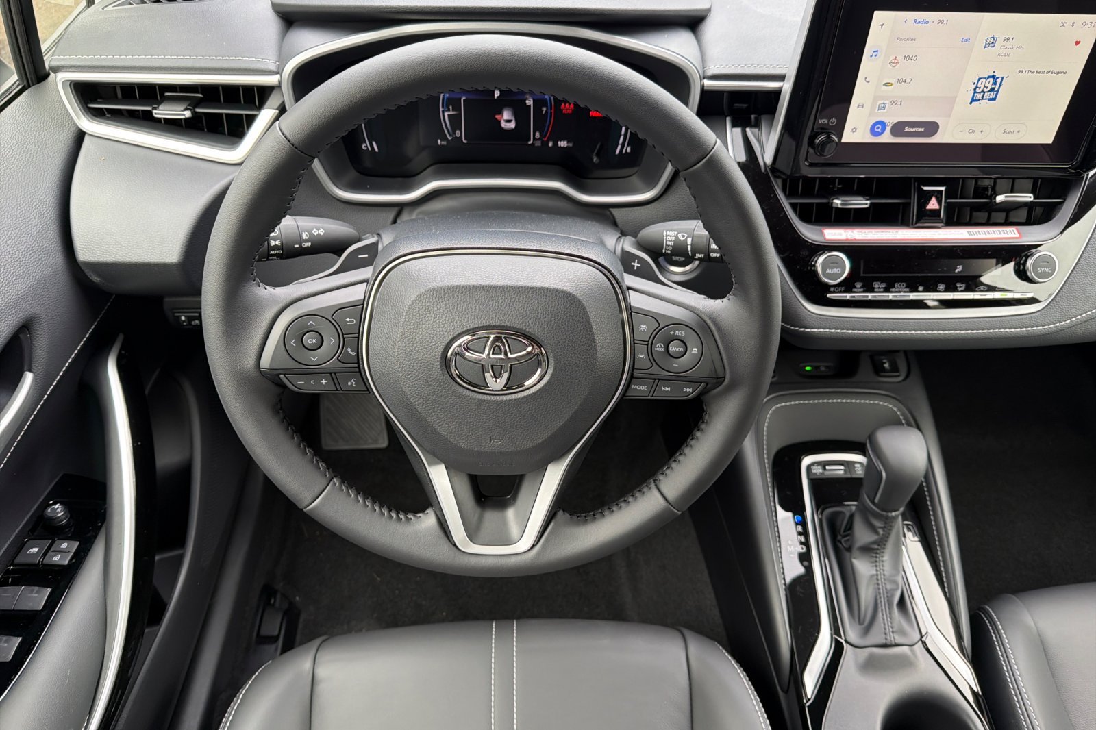New 2026 Wind Chill Pearl with Midnight Black Metallic roof <sup>1</sup> Toyota  XSE image 12