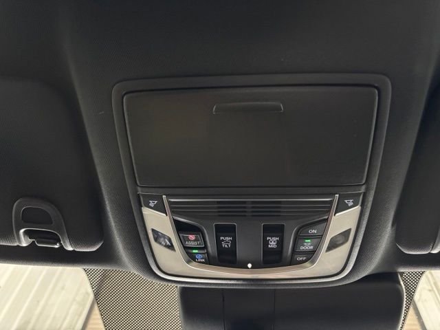 Used 2025 White Acura Base image 28