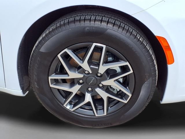 New 2027 Bright White Clear-Coat Exterior Paint Chrysler Limited image 10
