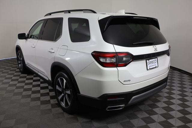 Used 2023 Platinum White Pearl Honda Touring image 6