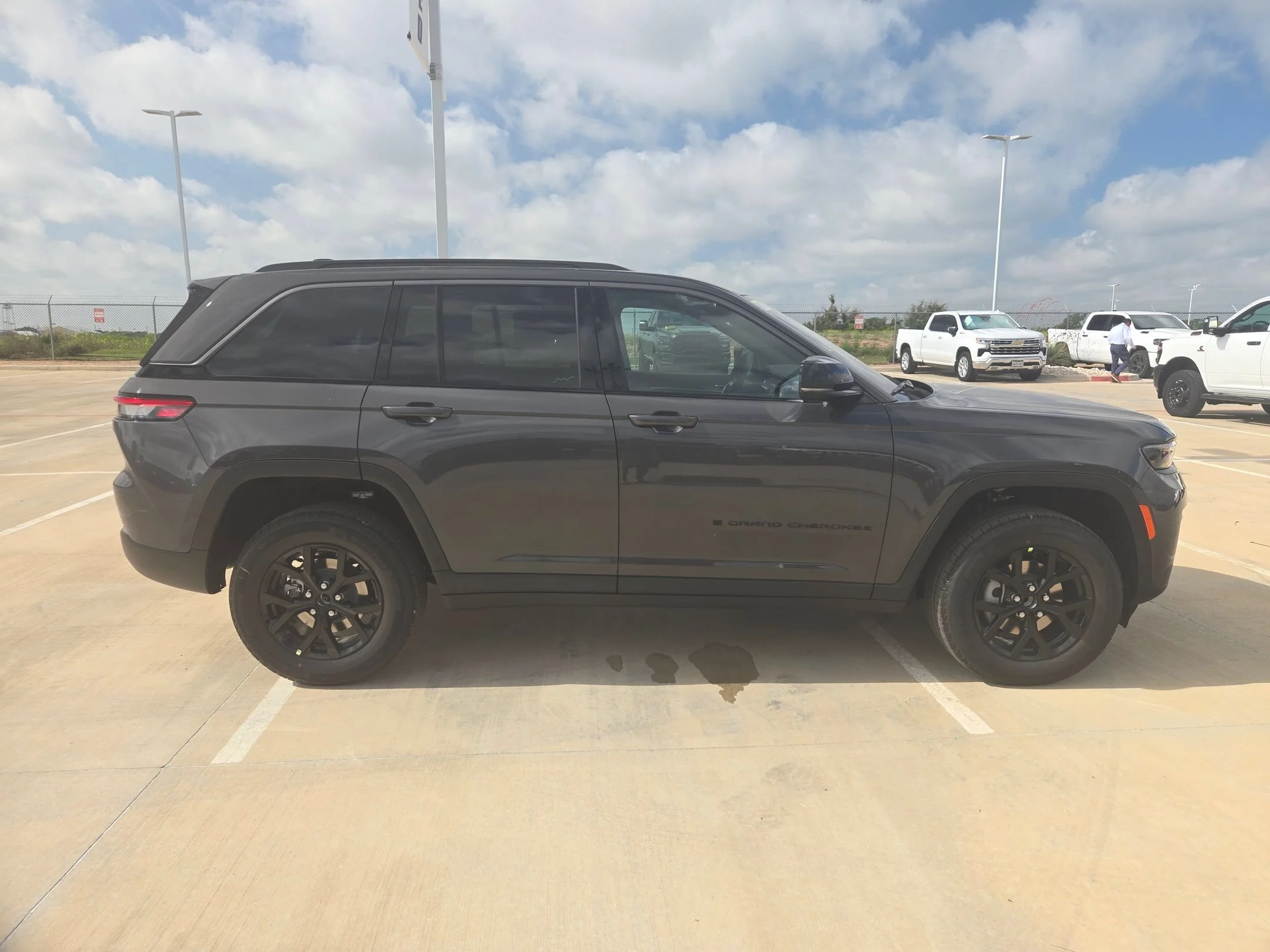 New 2026 Baltic Gray Metallic Clearcoat Jeep Laredo Altitude image 2