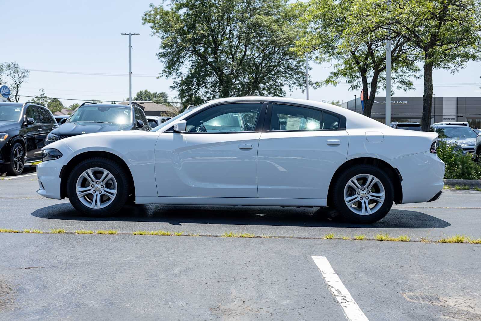 Used 2022 White Knuckle Clearcoat Dodge SXT image 4